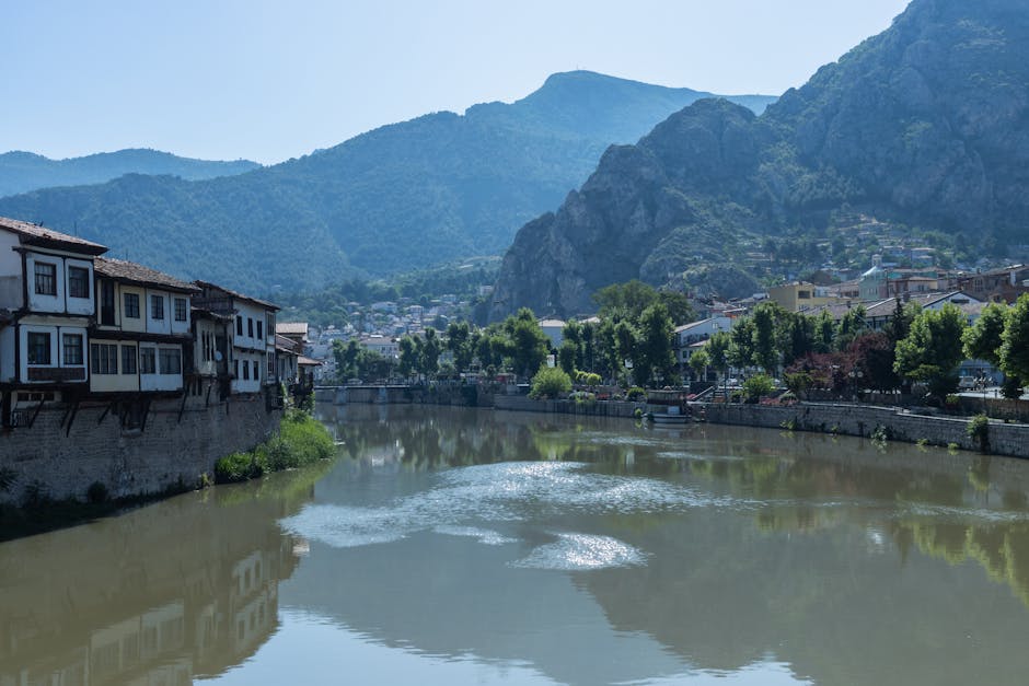 Amasya Yeşilırmak kıyısında manzara