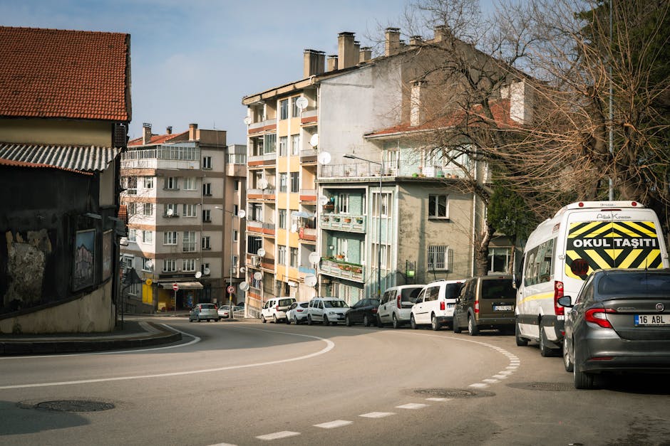 Bursa'da bütçe dostu gezi için şehir merkezinde gezinti yapan turistler
