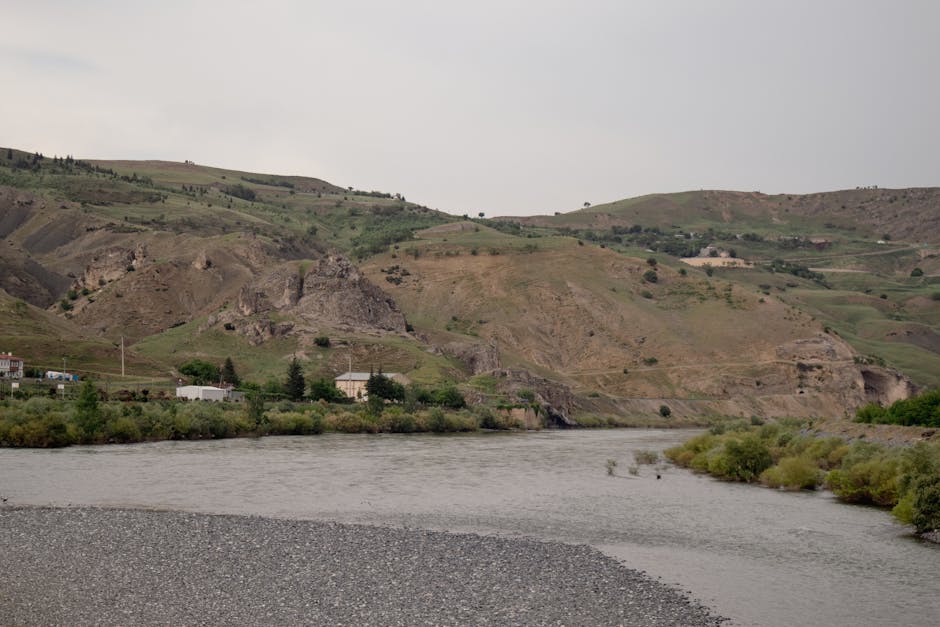 Doğu Anadolu'da köy meydanı ve doğal çevre