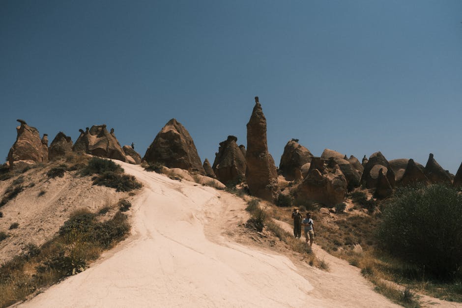 Doğu Anadolu'nun etkileyici manzaraları arasında trekking yapan grup