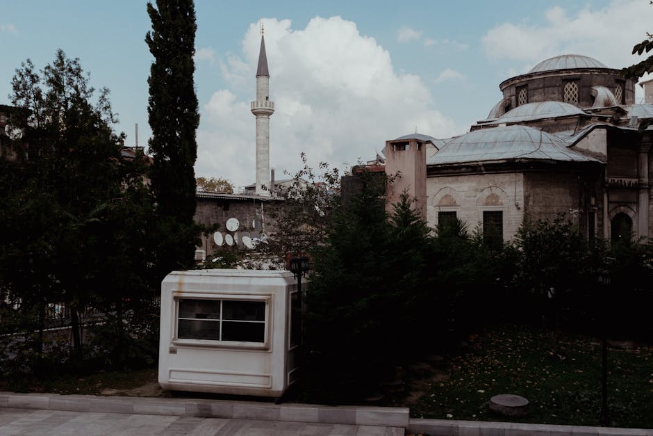 İstanbul'da karavan kamp kurulumunu gösteren görüntü