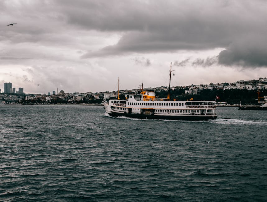 Kıbrıs'a feribot geçişi için iskele ve yolcu