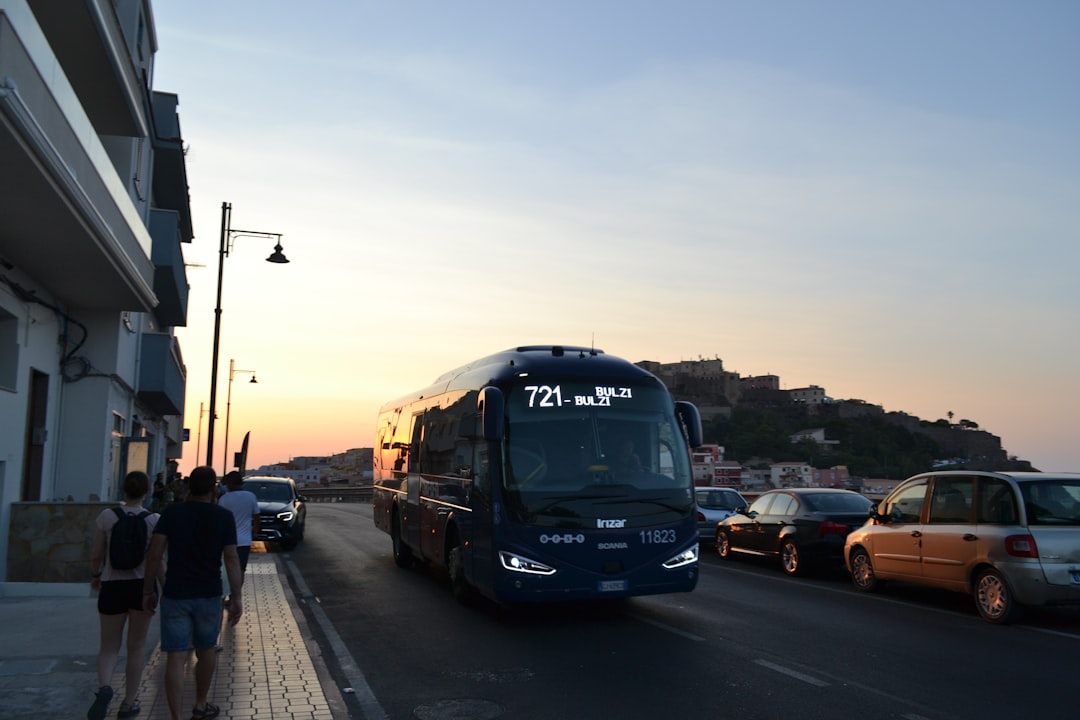 Tiran'dan Dubrovnik'e yolculuk yapan yolcular