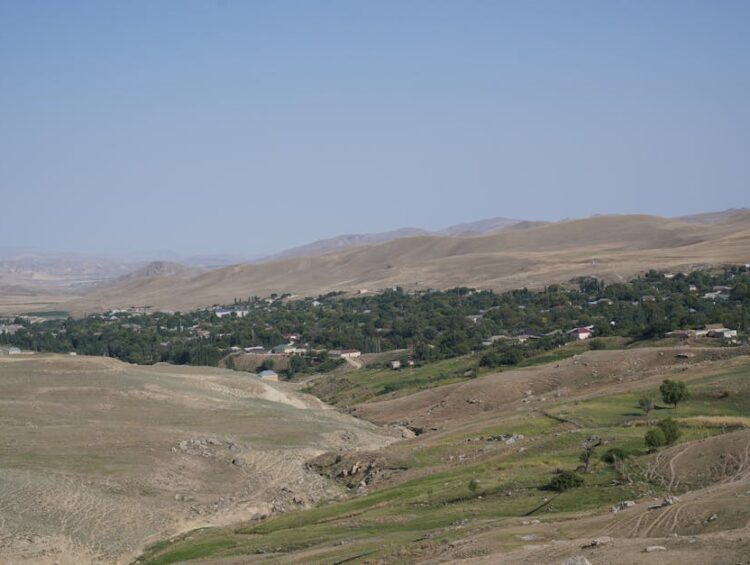 Gezi Rotaları: İstanbul'dan Avrupa Köy Kamplarında Trek Planı