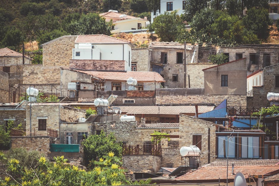 Kıbrıs köy kamplarında doğa yürüyüşü ve kamp alanı manzarası