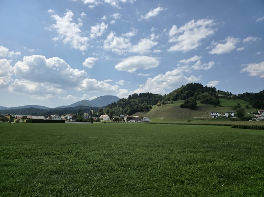 Slovenya köy kamplarında doğa yürüyüşü yapanlar