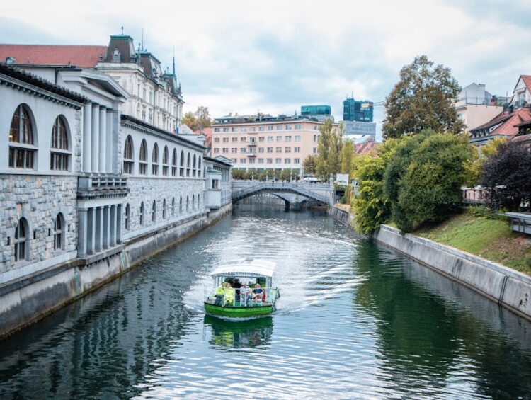 Gezi Rotaları: İstanbul'dan Avrupa Kamplı Mikro Şehir Turu