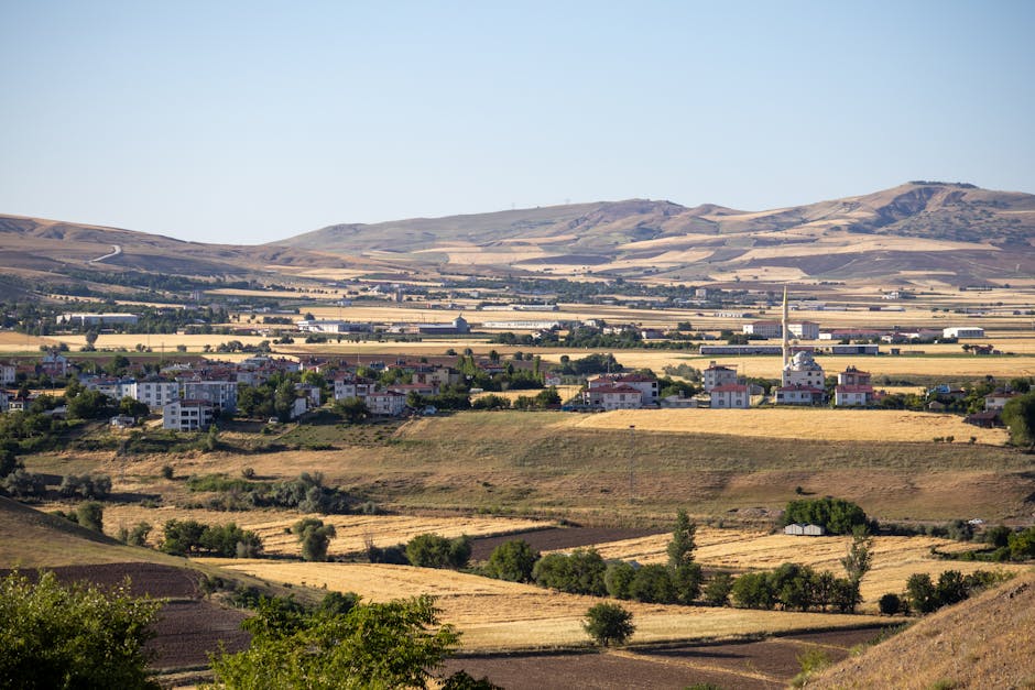 Doğu Anadolu'daki köy manzarası, geleneksel konaklama ile uyumlu bir görüntü