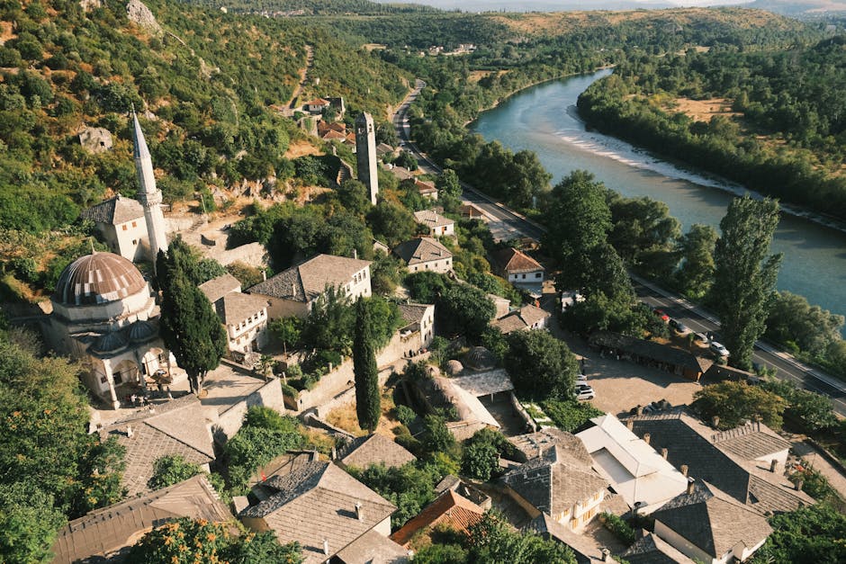 Almanya ve Balkan köylerinde konaklayan gezginler manzarasını gösteren görüntü