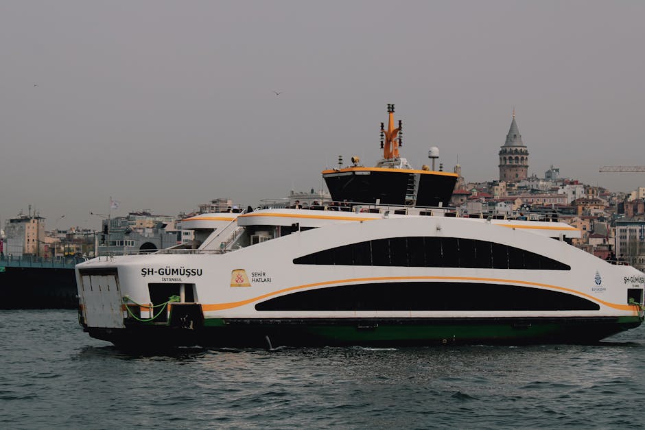 İstanbul'dan Avrupa'ya geçişi gösteren şehir manzarası
