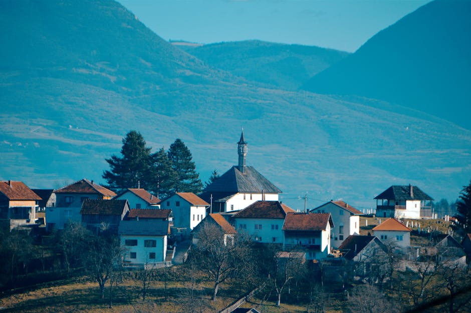 Kırsal Avrupa köyünde miras evi konaklaması odası ve sakin bir yerleşim alanı