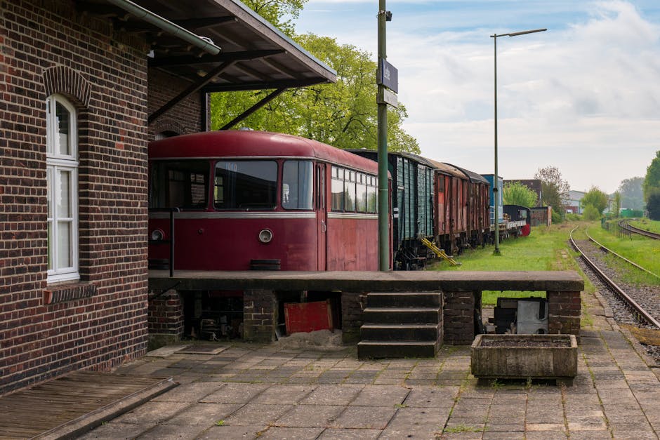Kırsal tren istasyonu ve yolcuların hareketli görüntüsü