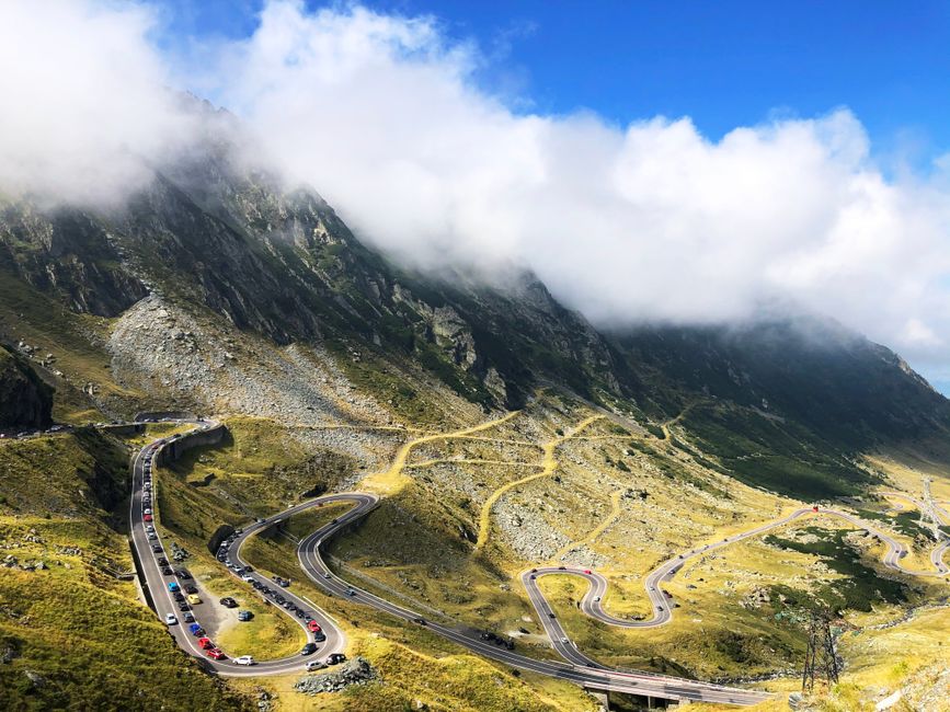 Avrupa otobanı boyunca doğa manzaralı yol yolcusu