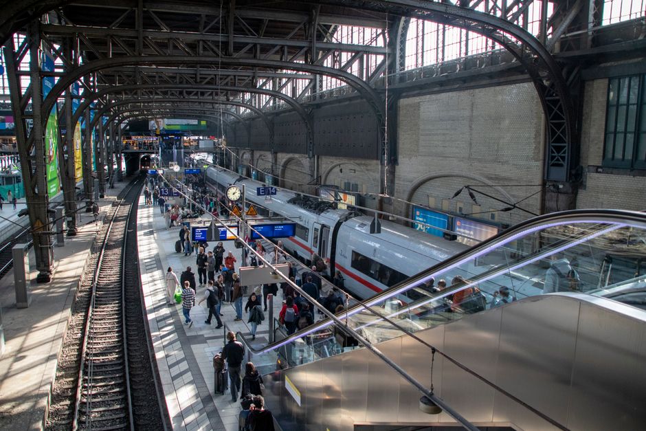 Avrupa tren yolculuğu bütçe tasarrufu görseli