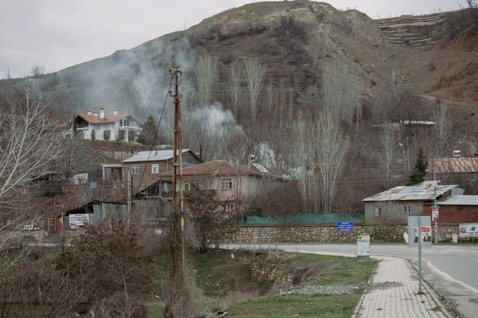 Doğu Anadolu'daki köy konaklamasını gösteren iç ve dış mekan görüntüsü
