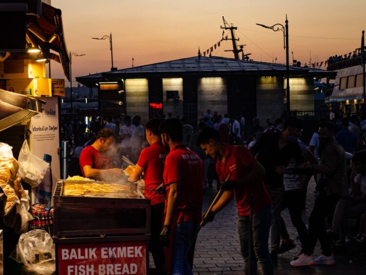 İstanbul Dubai Rotası: Bütçe Kültür ve Sokak Lezzetleri