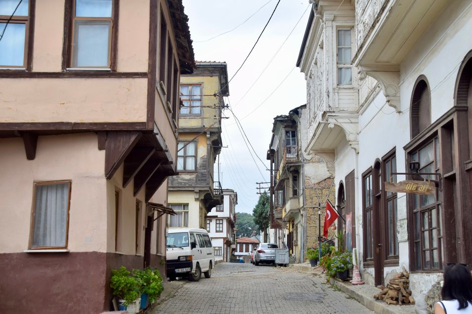 Lefkoşa eski şehir sokaklarında köklü mimari