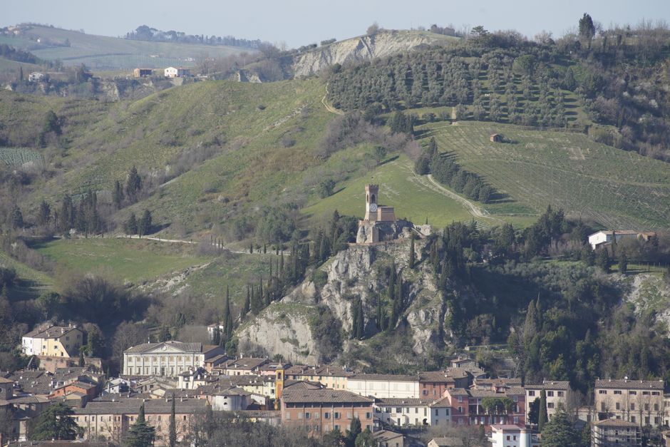 Emilia-Romagna bölgesinde tepelik köyde konaklama deneyimi